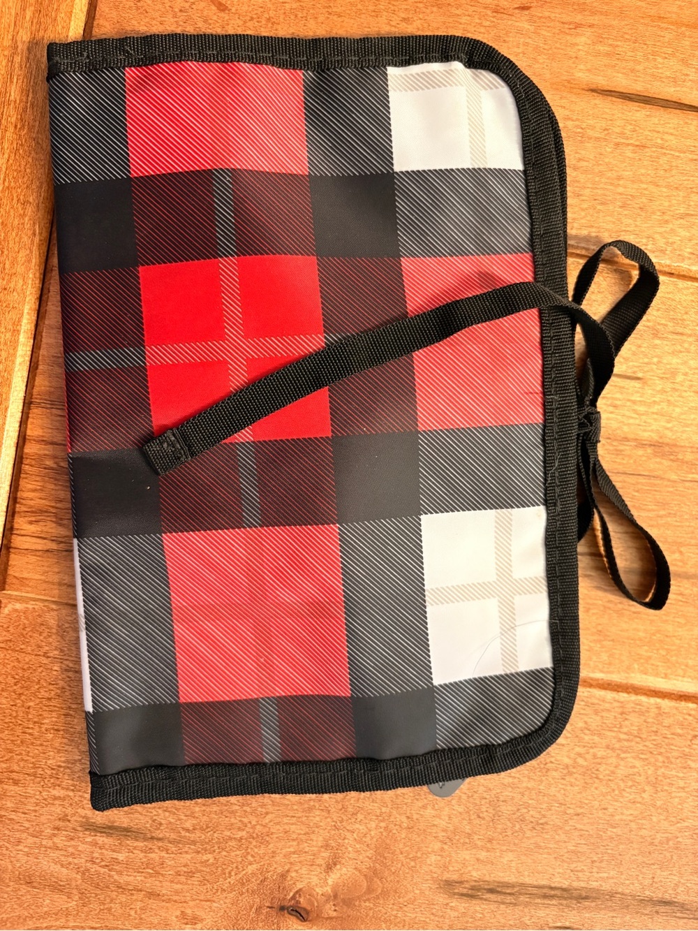 thirty-one Red, Black and White Plaid Travel Organizer